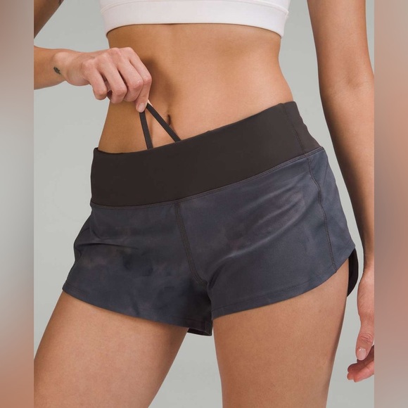 A Lululemon 🍋 Speed Up Low-Rise Lined Short 2.5" - Picture 1 of 5
